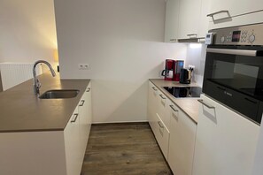 Fridge, microwave, stovetop, dishwasher - Apartment in Nieuwpoort by the Marina (Nieuwpoort)