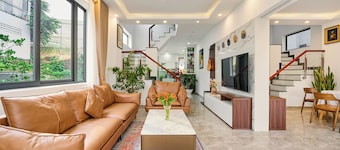 KP VILLA - 9 ROOMS - 11 BEDS
Peaceful, full of natural light!
