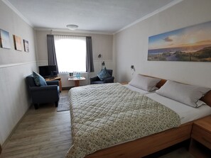 Classic Double Room | Individually decorated, individually furnished, blackout drapes - Hotel Villa Sonneck - Adults Only (St. Peter-Ording)