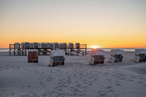 On the beach - Hotel Villa Sonneck - Adults Only (St. Peter-Ording)