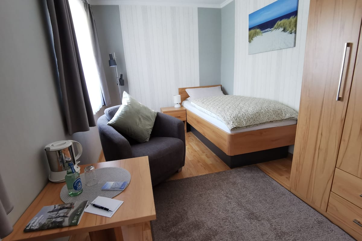 Enkeltrom – classic | Individuelt dekorert, individuelt innredet og blendingsgardiner