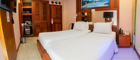 Superior Room | 1 bedroom, in-room safe, blackout drapes, iron/ironing board