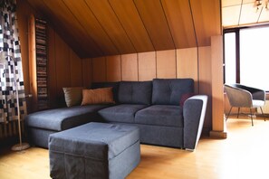 Family Room, Sea View | 1 bedroom, iron/ironing board, free WiFi, bed sheets