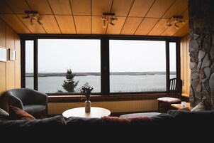 Tabla de planchar con plancha, wifi gratis y ropa de cama 