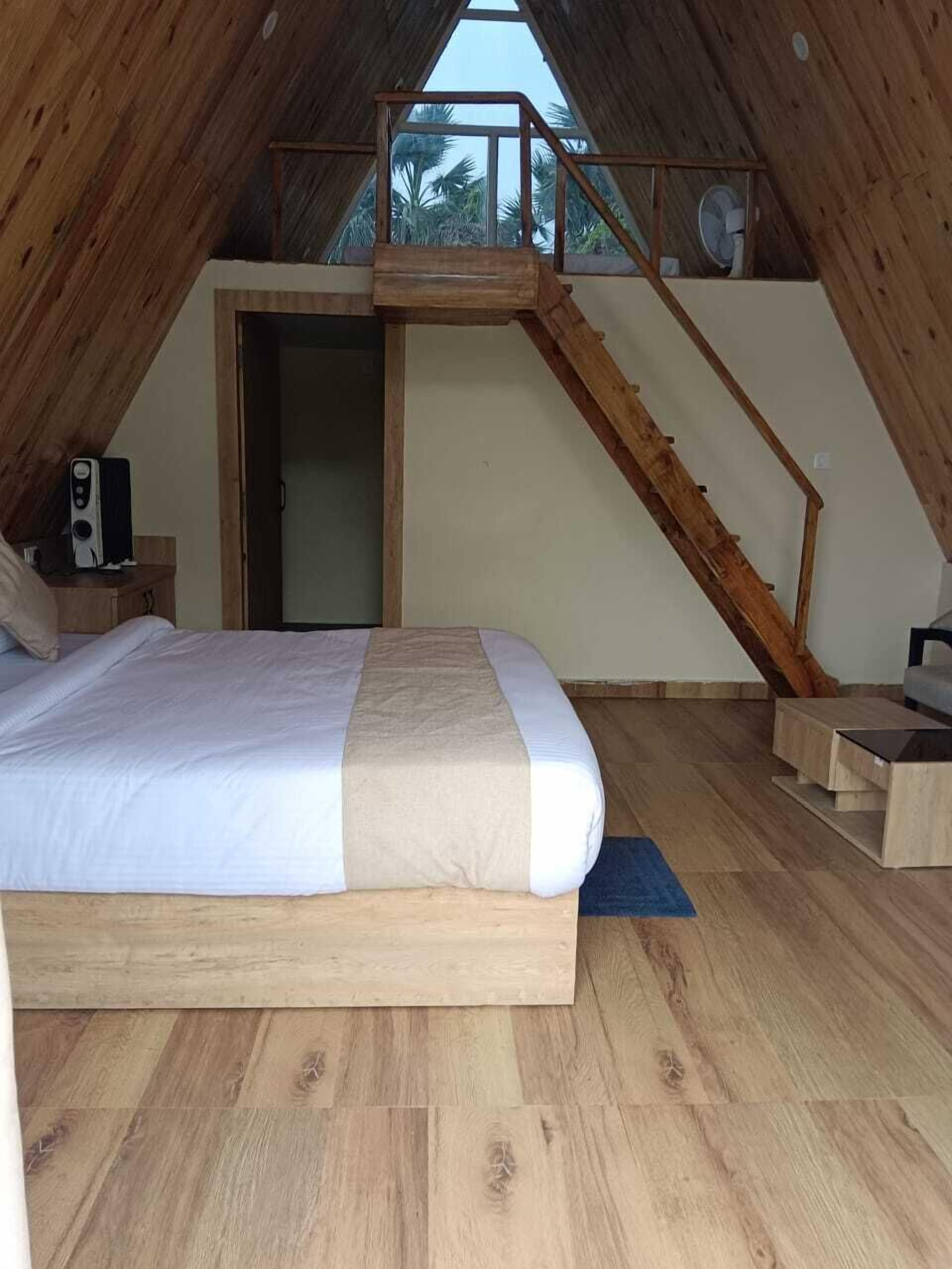 Quarto real | Banheiro | Chuveiro, chuveiro com efeito de chuva, toalhas de banho 