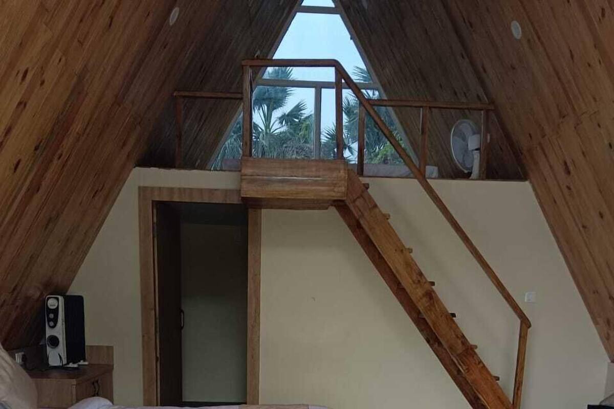 Quarto real | Banheiro | Chuveiro, chuveiro com efeito de chuva, toalhas de banho