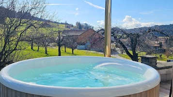 Bồn tắm spa ngoài trời