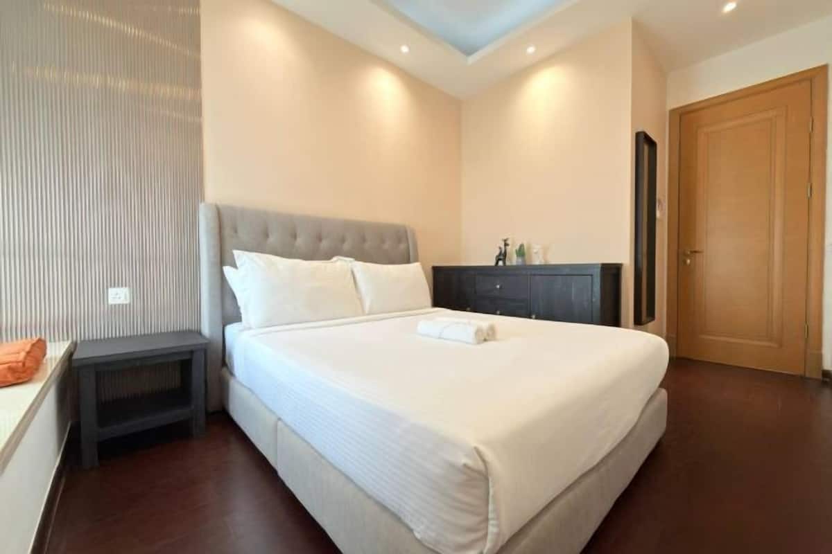 Blackout drapes, iron/ironing board, free WiFi, bed sheets