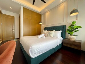 Habitación doble Deluxe | Cortinas blackout, tabla de planchar con plancha y wifi gratis 