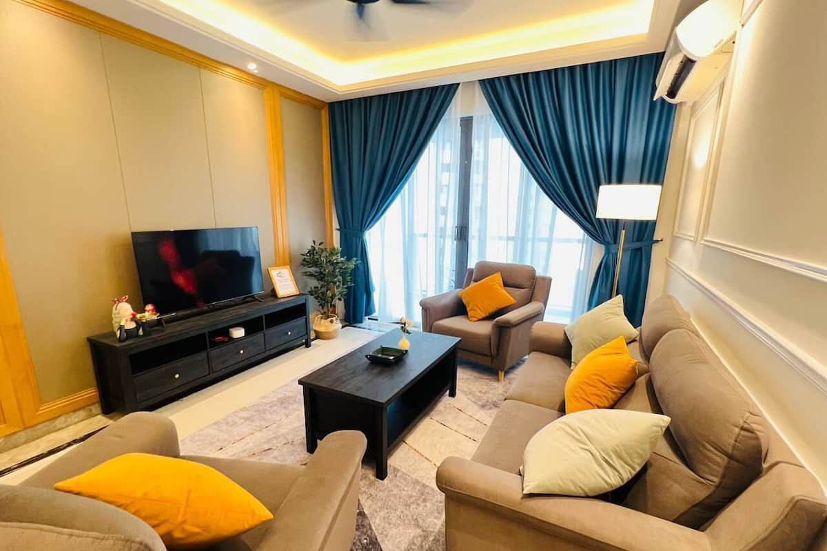 Habitación triple tradicional | Área de sala de estar