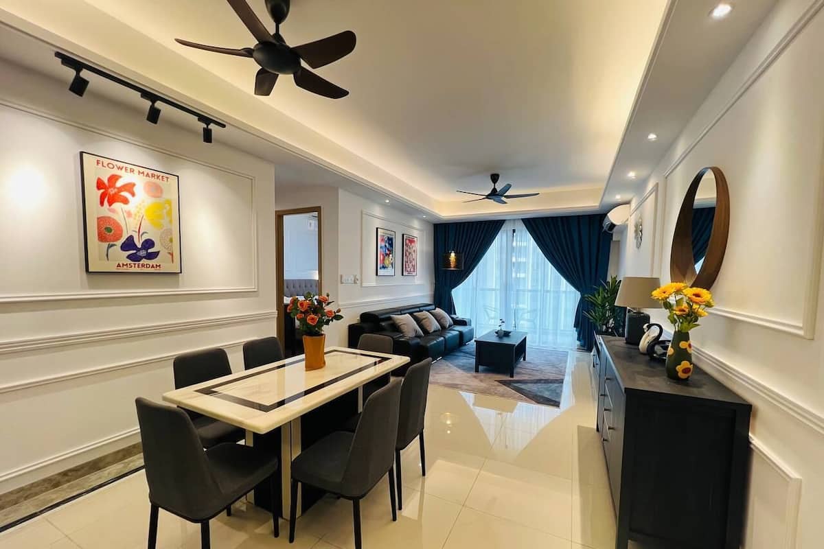 Habitación triple de lujo | Área de sala de estar