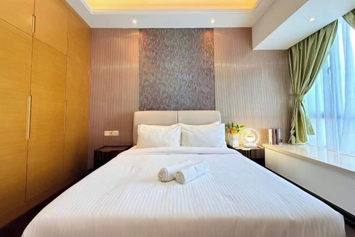 Mörkläggningsgardiner, strykjärn/strykbräda, gratis wi-fi och sängkläder