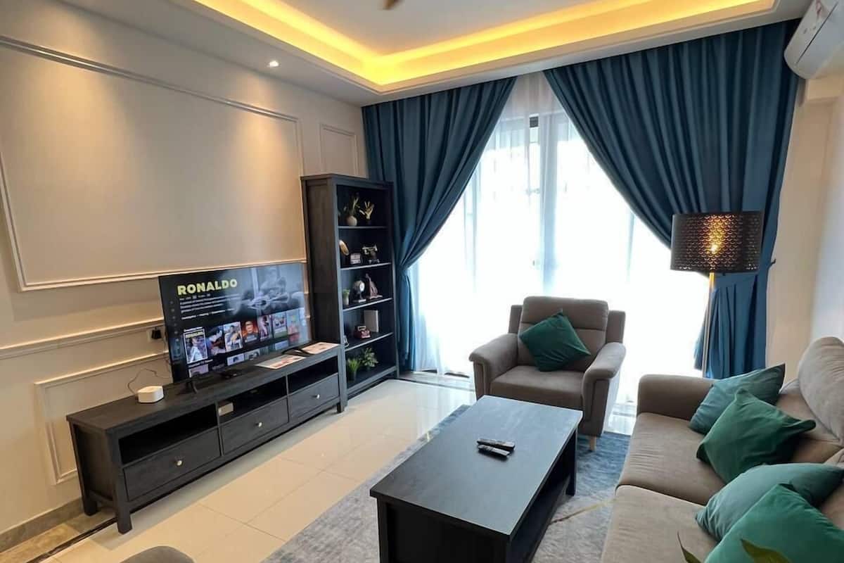 Habitación triple ejecutiva | Área de sala de estar