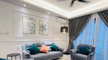 Elite Triple Room | Living area