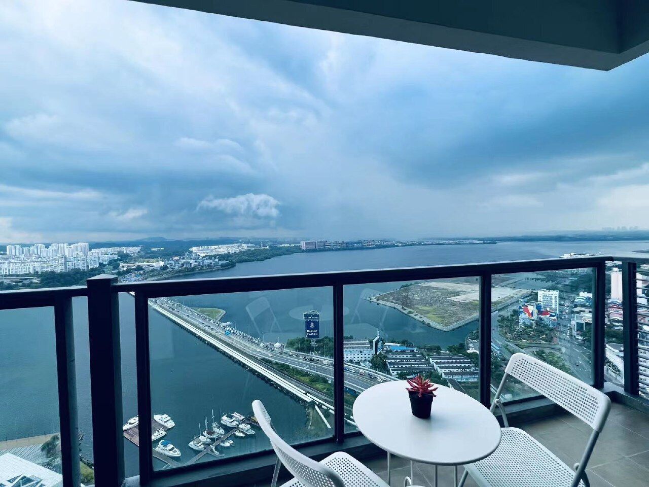 Design Triple Room | Balcony