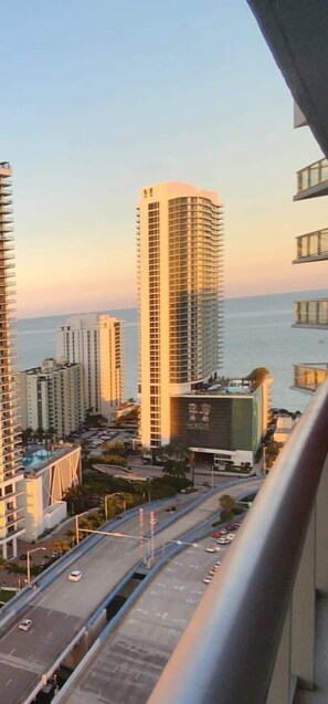 Property grounds - Breathtaking 31st Fl, Amazing Pool, Penthouse View (Hallandale Beach)