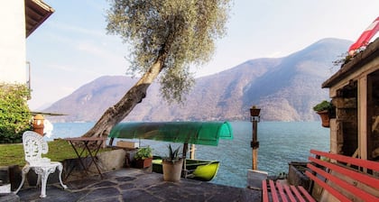 Romantic lakefront apartment in the heart of Gandria (THE LAKE HOUSE)
