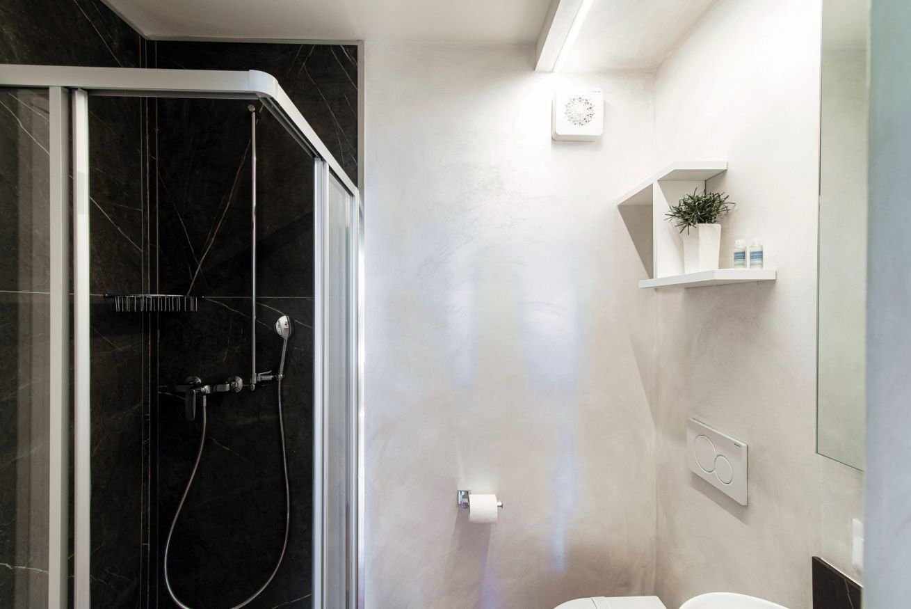 Dusche, Haartrockner, Handtücher, Seife
