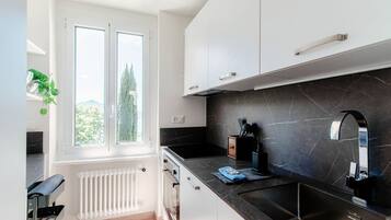 Kühlschrank, Ofen, Herdplatte, Geschirrspüler
