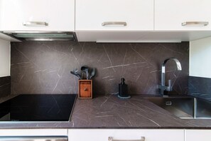 Refrigerador, horno, parrilla de estufa y lavavajillas 