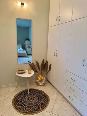 3 habitaciones, tabla de planchar con plancha, wifi y ropa de cama 