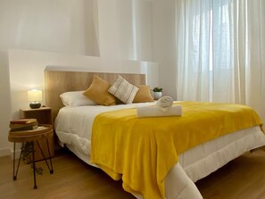 4 habitaciones, tabla de planchar con plancha y cuna de viaje