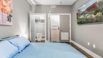 Deluxe Apartment | 1 bedroom, memory foam beds, individually decorated