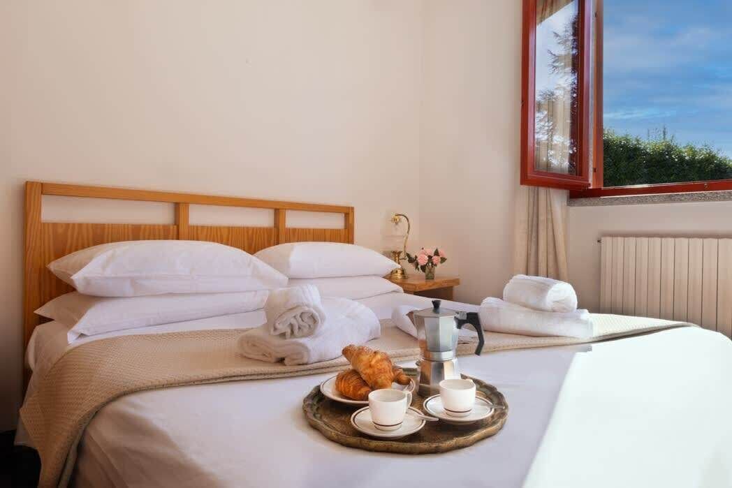 4 Schlafzimmer, Schreibtisch, Bügeleisen/Bügelbrett, Reisekinderbett