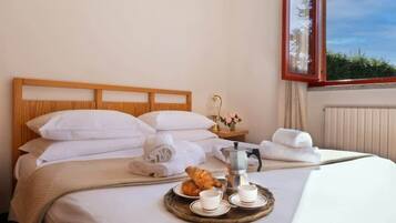 3 Schlafzimmer, Schreibtisch, Bügeleisen/Bügelbrett, Reisekinderbett