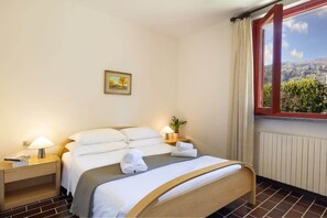 3 camere, una scrivania, ferro/asse da stiro, culla da viaggio