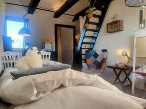2 slaapkamers, een bureau, een strijkplank/strijkijzer, gratis wifi