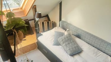 2 bedrooms, desk, iron/ironing board, free WiFi
