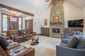 Fireplace - Family Retreat w/ Suncadia Pool Access (Cle Elum)