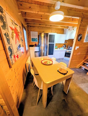Dining - Le Beaulieu Chalet (Beaulieu)