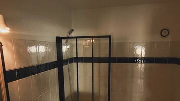 SĂšche-cheveux, papier toilette