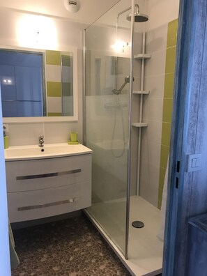 Ducha y secador de pelo