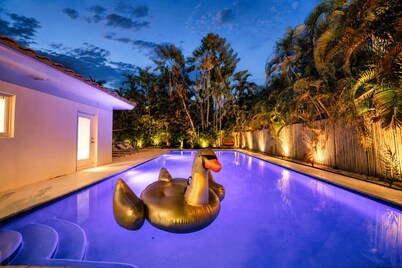 Villa Paradiso New Pool Movie Theater Golf Firepit