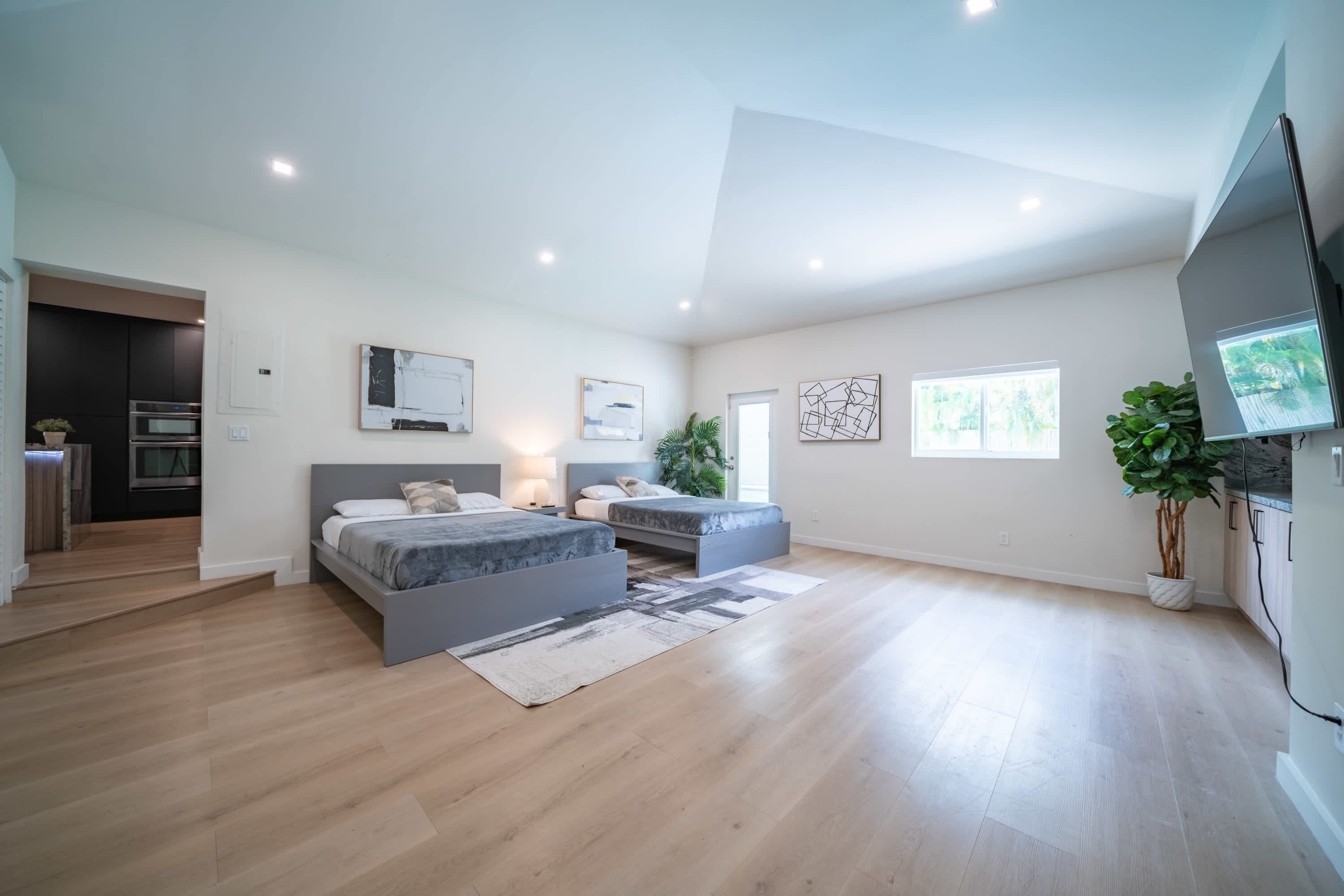 5 slaapkamers, een bureau, reisbedje, wifi