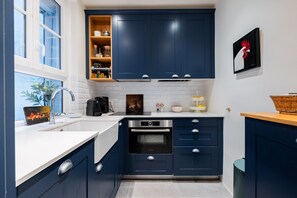 Fridge, microwave, oven, dishwasher - Honeybee Soul, by Veeve (Paris)