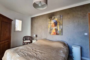 2 bedrooms, WiFi, bed sheets