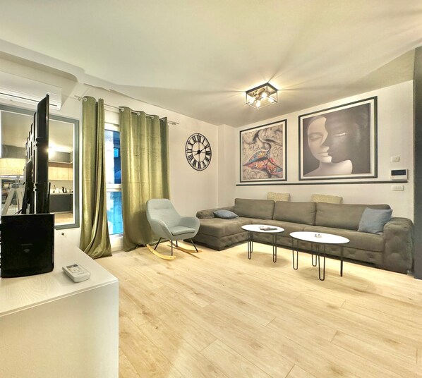 Televisión LCD 32 pulgadas con canales de televisión por cable