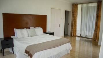 3 soverom, skrivebord, strykejern/-brett og wi-fi