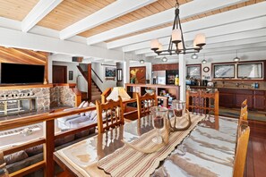 Casa, várias camas (Polaris Place) | Opções para refeição