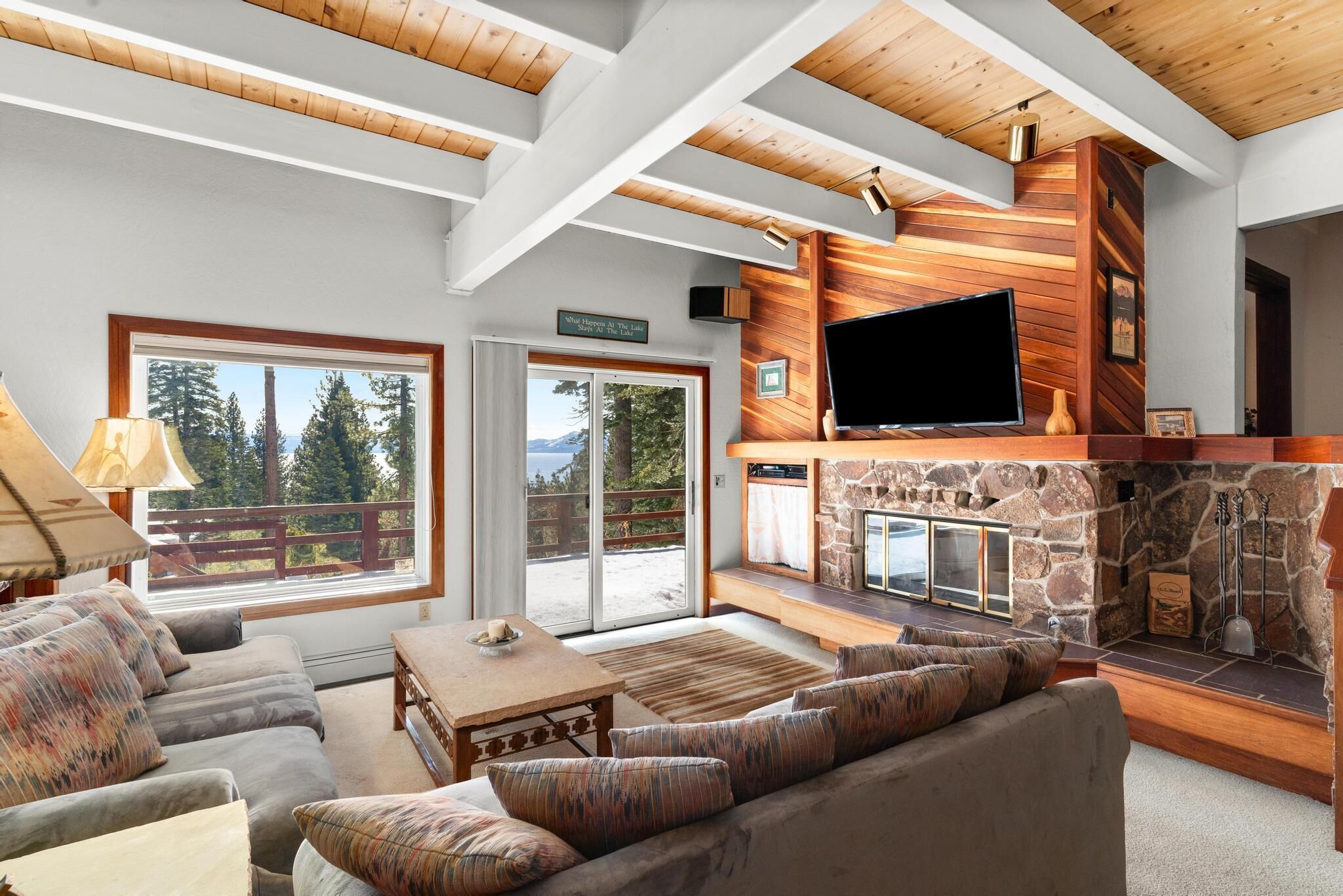 House, Multiple Beds (Polaris Place) | Living room