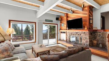 House, Multiple Beds (Polaris Place) | Living room