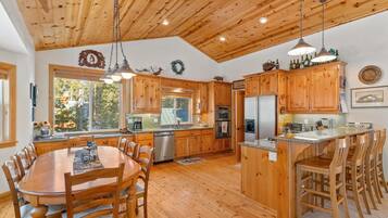 Cabin, Multiple Beds (Cascade Woods) | Private kitchen