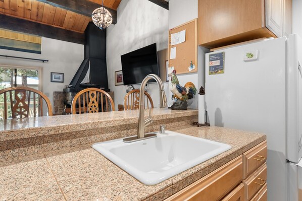 Condo, Multiple Beds (Corwin's Quarters) | Private kitchen