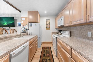 Private kitchen - Corwin's Quarters (Kings Beach)