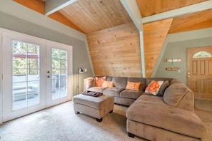 木屋, 多張床 (31 Night Minimum at Ski Bird's Paradi) | 起居區