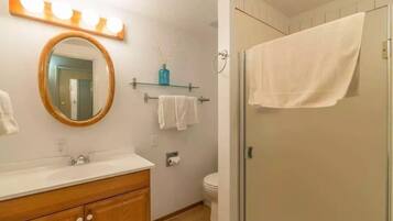 Chalet, Multiple Beds (31 Night Minimum at Ski Bird's Paradi) | Bathroom